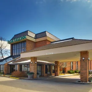 Hotel Pear Tree St. Louis Airport